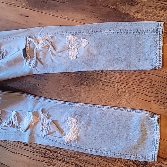 VINTAGE 1990s LEVI 501. BUTTON FLY. DISTRESSED AMAZING OLD PAIR OF JEANS. - Picture 5 of 13